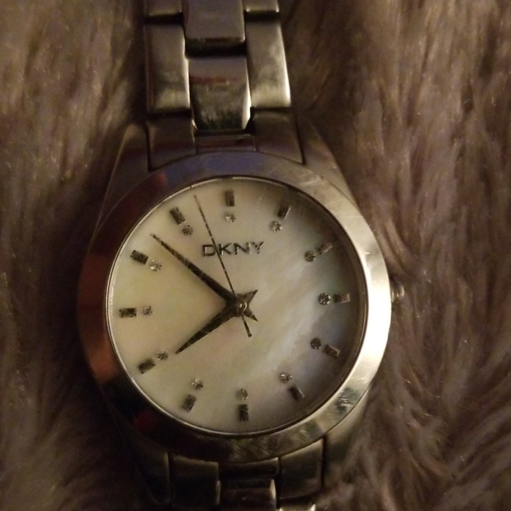 Watch - Picture 2 of 3